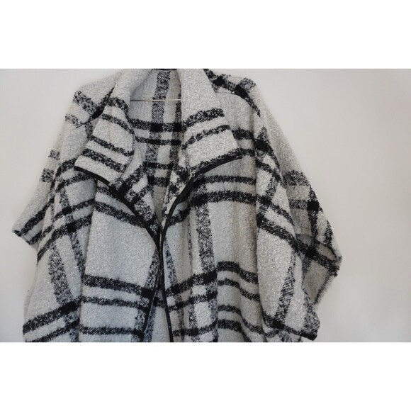 World Market one size black and white super soft polyester cape - Picture 3 of 5